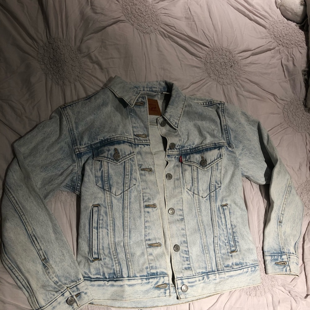 ✨NWOT✨ Levi’s light wash denim jacket